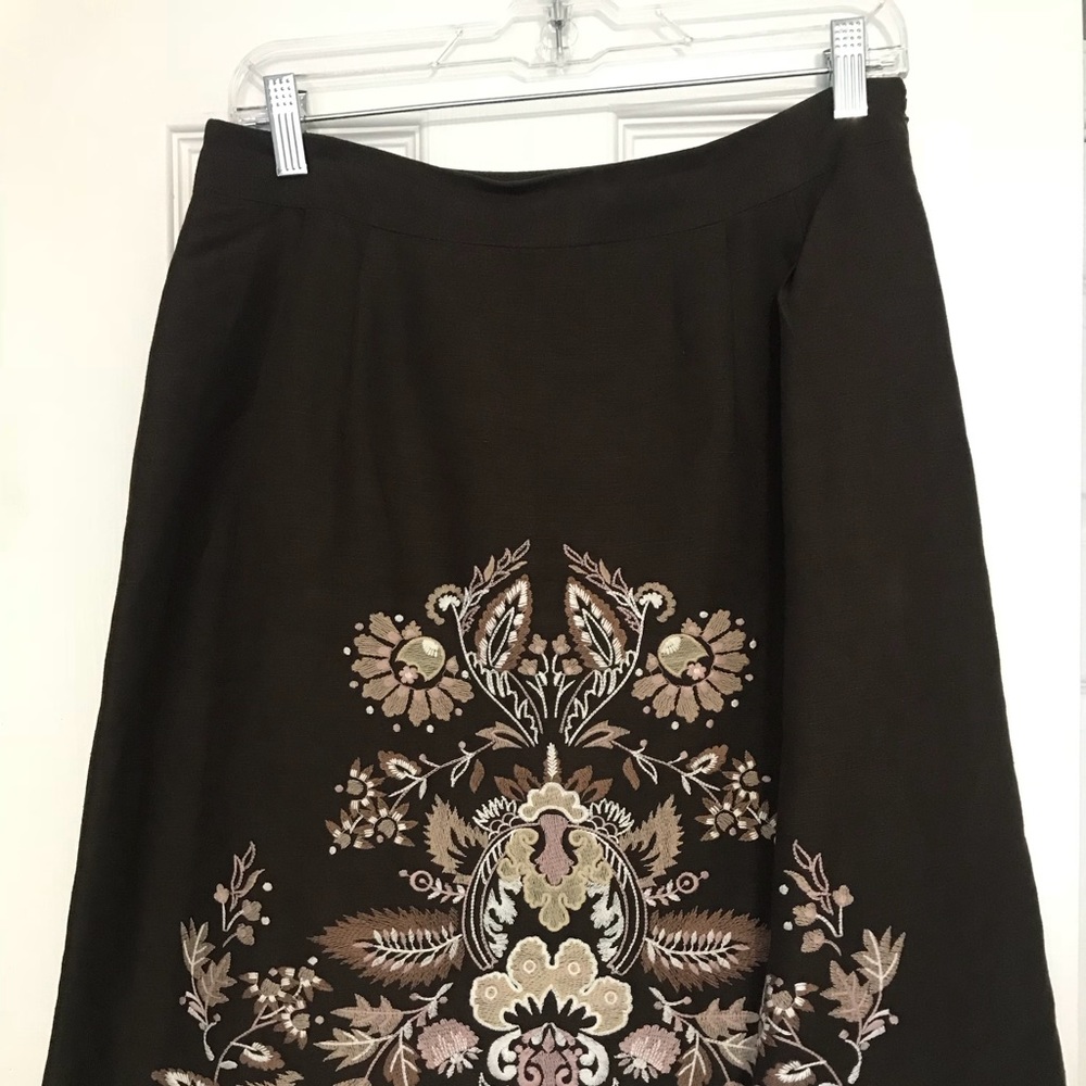 🌷LOFT Embroidered Skirt - Picture 5 of 5